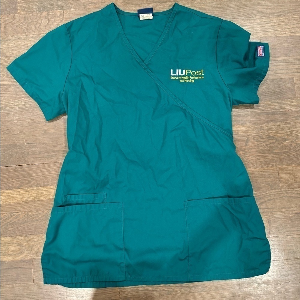 LIU Post school of nursing green‎ nursing top size small